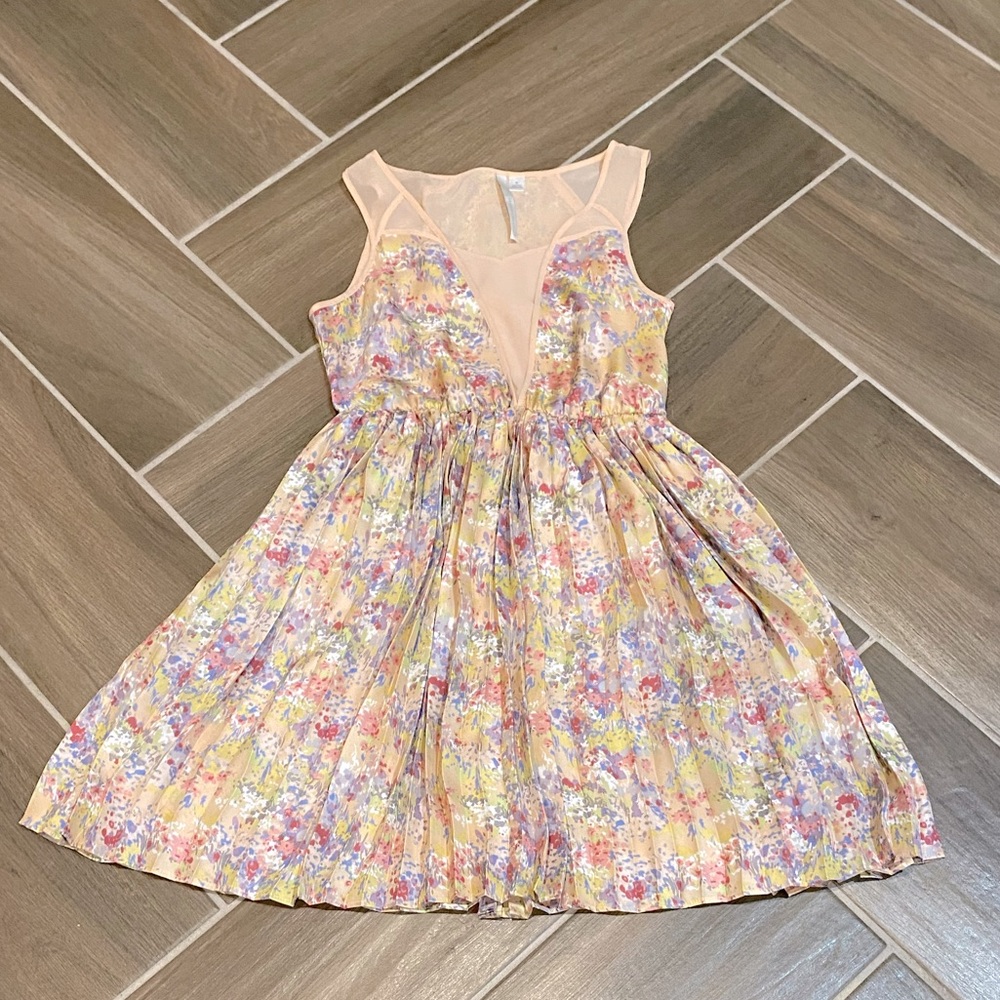 Lauren Conrad Floral Sleeve Dress Size:6